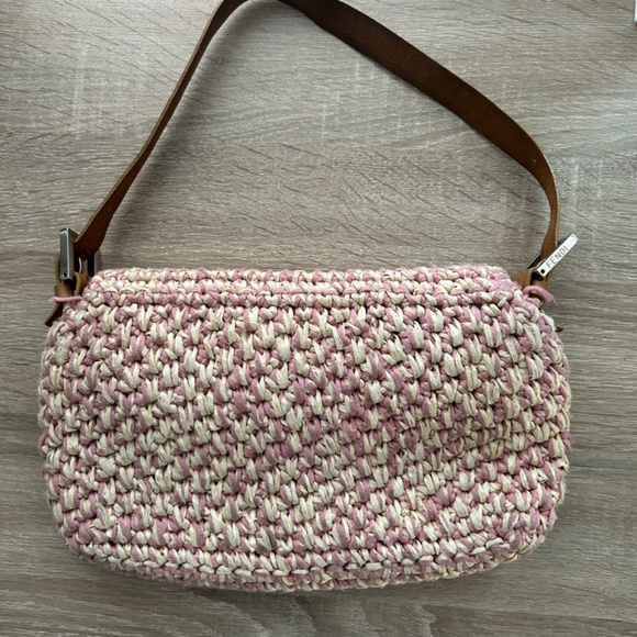 Fendi 2000’s Pink & Caramel Raffia Knit Baguette Bag - Picture 7 of 16